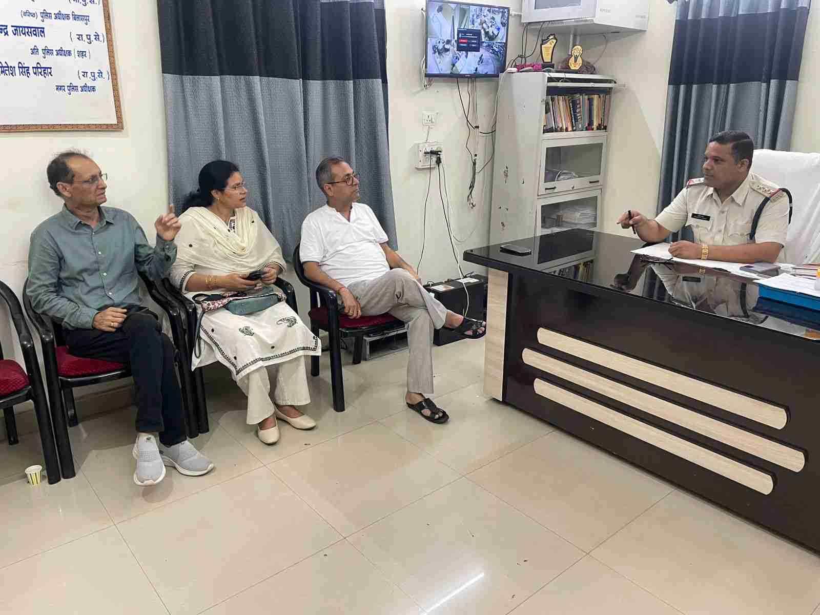 दिल्ली के नम्बर से पूर्व विधायक  पांडेय को फिरौती की धमकी सहकारिता अफसर पांडे से उलझी.