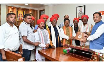 बस्तर दशहरा में शामिल होंगे मुख्यमंत्री साय, सांसद कश्यप ने दशहरा समिति के साथ सौंपा आमंत्रण