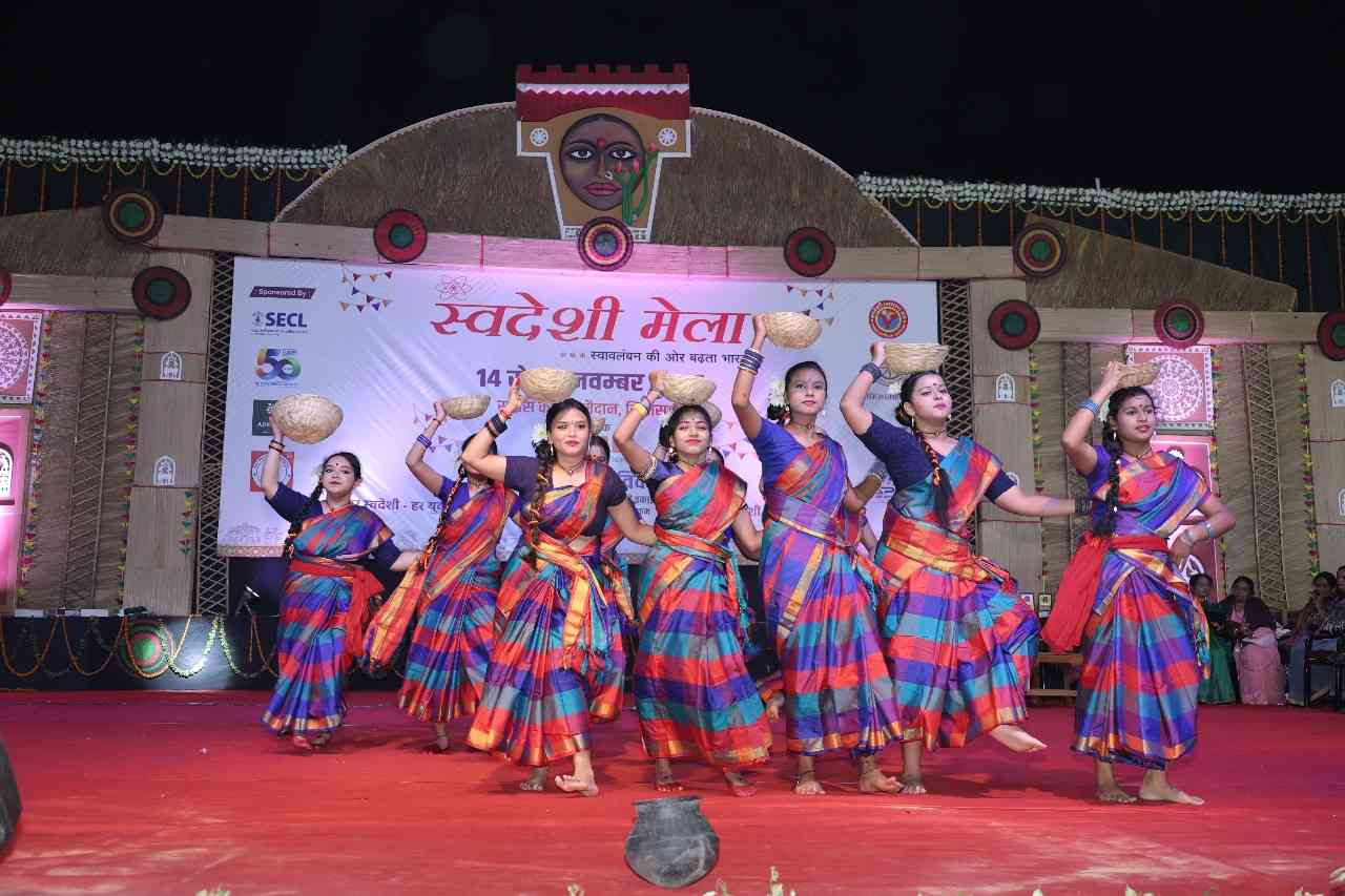 देश के अलग अलग मेहंदी का रंग स्वदेशी मेले के संग,प्रतिभागियों ने बिखेरी कला प्रतिभा की झलक.