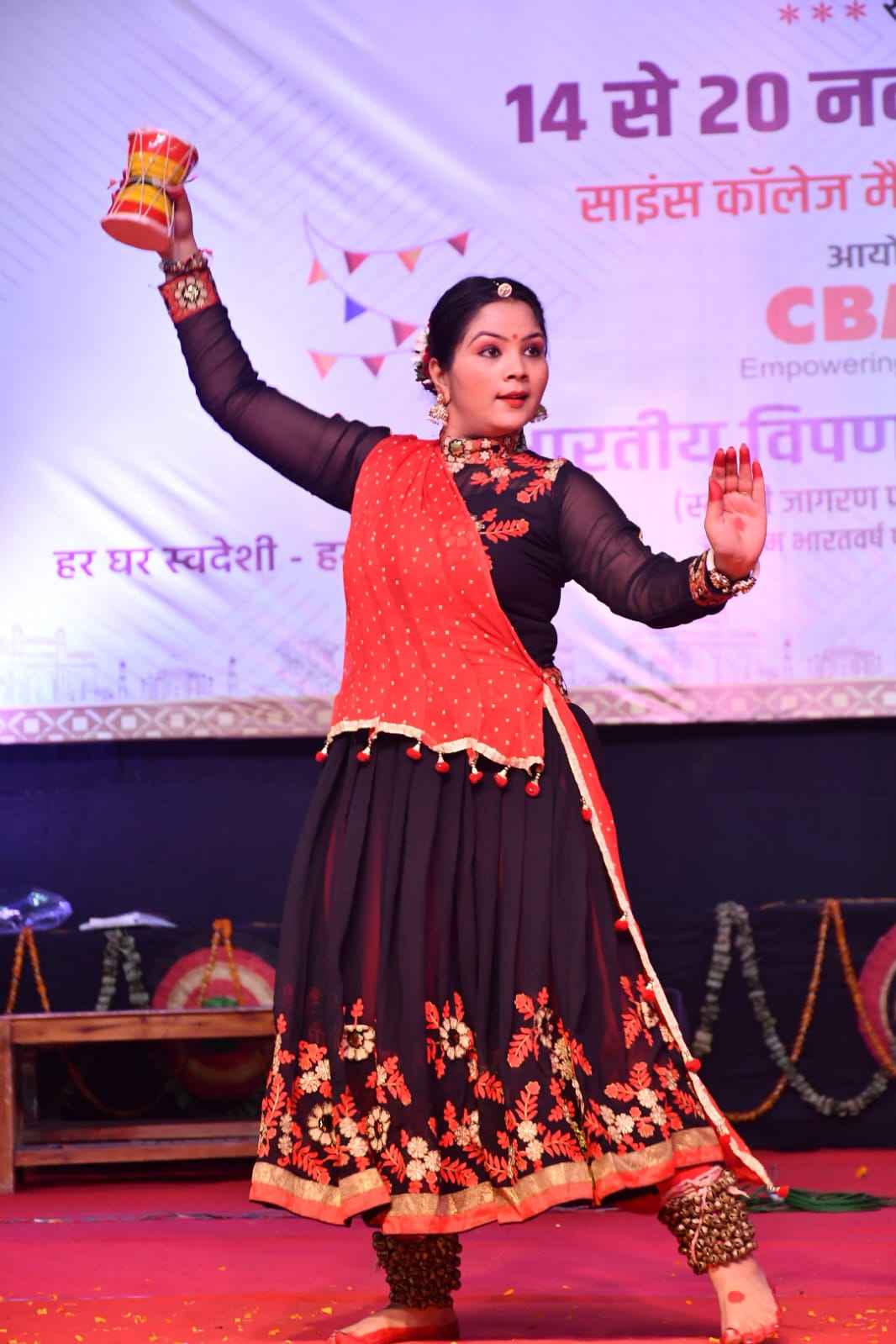 स्वदेशी मेले के अंतिम दिन शहरवासियों ने जमकर लिया आनंद, मूक बधिर बच्चों ने अपनी कलाकारी से बांधा समा, देखिए झलकियां.