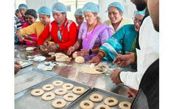 एनआईएफटीईएम ने जशपुर में मोटे अनाज से बेकरी उत्पाद बनाने का प्रशिक्षण प्रदान किया