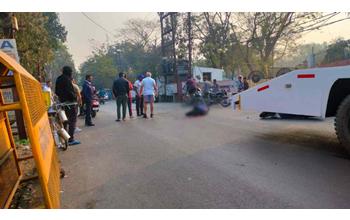 ट्रैफिक पुलिस की गाड़ी ने दो मासूमों को रौंदा, एक की मौके पर मौत, दूसरा गंभीर हालत में