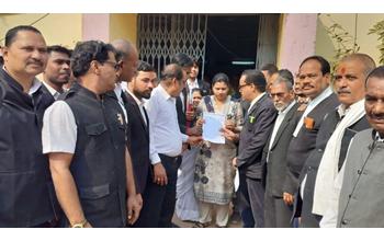 अधिवक्ताओं ने प्रभारी एसडीएम के खिलाफ मोर्चा खोला, पूर्णकालिक एसडीएम की नियुक्ति की मांग