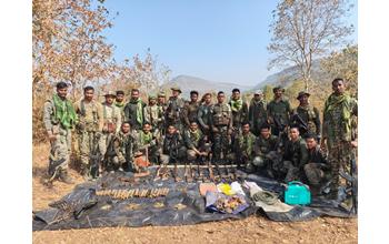 गरियाबंद पुलिस की बड़ी कार्रवाई: जंगल से माओवादियों का भारी हथियार जखीरा बरामद”