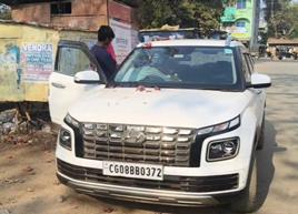 कार के भीतर SDO का शव मिलने से क्षेत्र में सनसनी फैल गई…