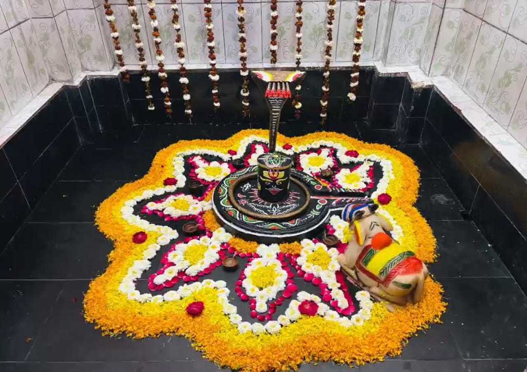 आस्था और रहस्य का धाम : 500 साल पुराना करिया महादेव मंदिर, महाशिवरात्रि पर उमड़ा भक्तों का सैलाब, देखिए तस्वीरें.