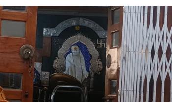 साईं मंदिर में चोरों का धावा, गार्ड से मारपीट कर 2 किलो चांदी का छत्र और नगदी ले भागे; पुलिस जांच में जुटी