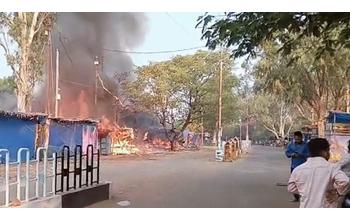 गिरौदपुरी धाम में भीषण आग: बंदरों की उछल-कूद से ट्रांसफार्मर में शॉर्ट सर्किट, चिंगारी से दुकानें खाक