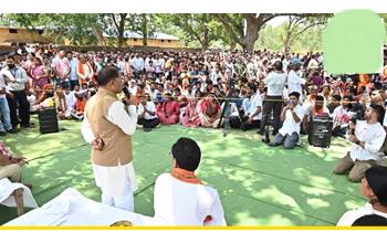 निमधा में CM साय की जनचौपाल, ग्रामीणों से सीधा संवाद; नर्सिंग कॉलेज समेत 4 महत्वपूर्ण सौगातें दीं