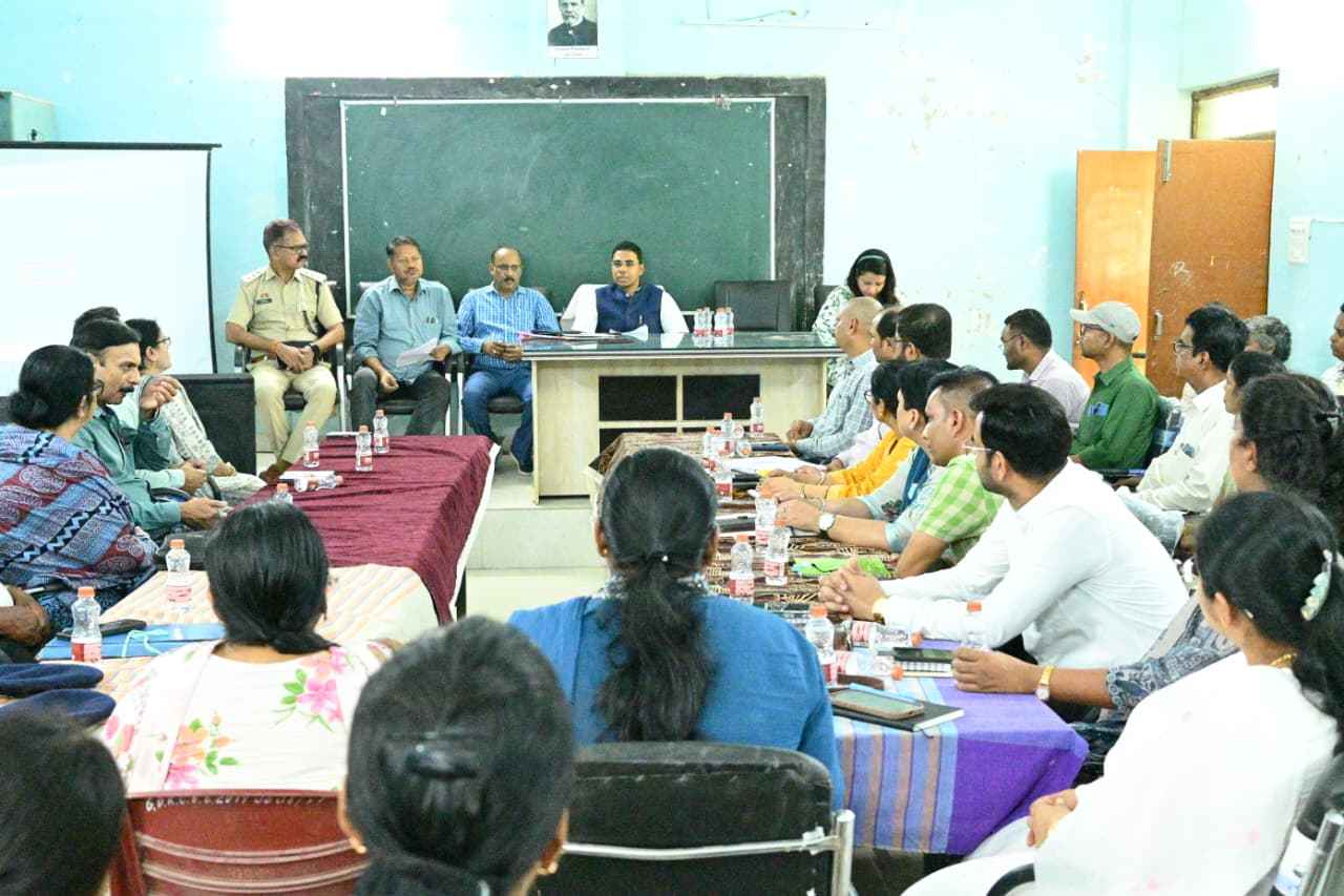 अलर्ट: गुरुवार को प्री बी.एड., प्री नर्सिंग प्रवेश परीक्षा , कलेक्टर शर्मा ने कहा सेंटर में एक्जाम के 2 घंटे पहले पहुंचे परीक्षार्थी.