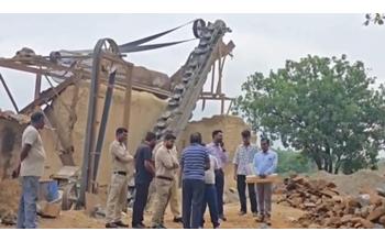 अवैध बोल्डर खदान हादसे के बाद प्रशासन सख्त, तीन स्टोन क्रशर किए सील