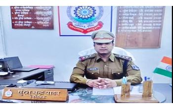 इंश्योरेंस दिलाने के नाम पर कमीशन की मांग, निरीक्षक और अधिवक्ता पर FIR