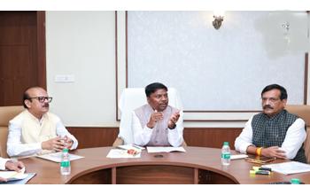 सहकारिता क्षेत्र को सशक्त बनाने पर जोर: मंत्री कश्यप ने अपैक्स व जिला सहकारी बैंक अध्यक्षों के साथ की समीक्षा बैठक