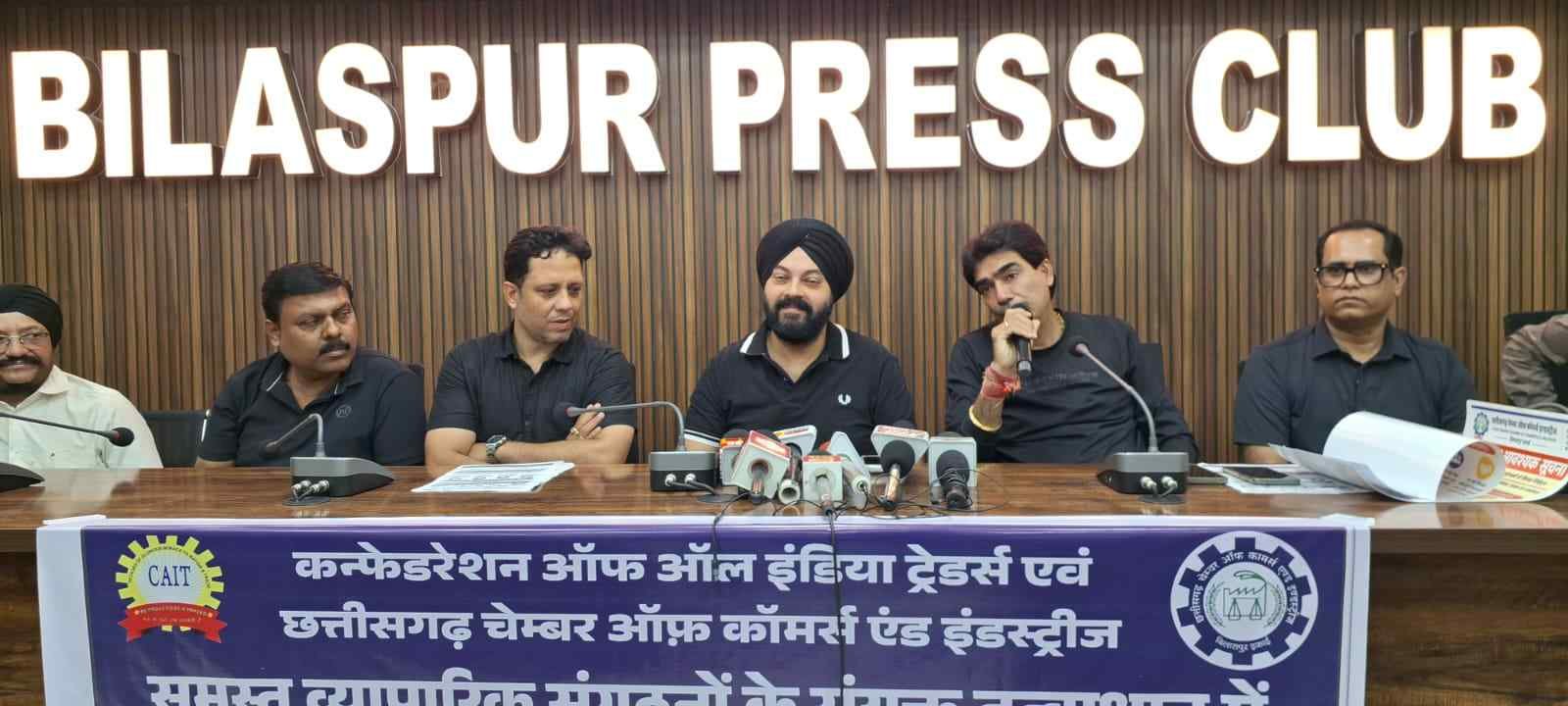 प्रेस क्लब में व्यापारियों की दो टूक: जबरिया चंदाखोरी अब बर्दाश्त नहीं, विरोध में बंद रहेगा बाजार , कारोबारियों ने खोला मोर्चा. देखिए घटना का वीडियो.