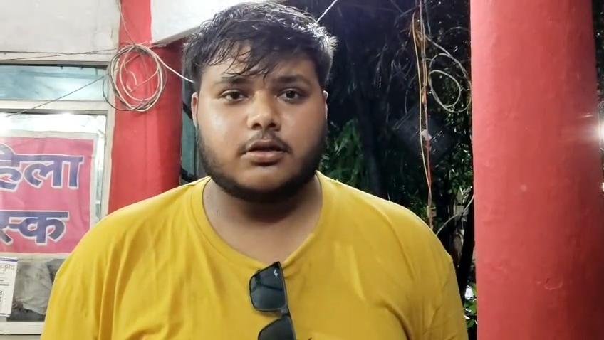 'OMG' ऐसी अफसर शाही : ‘चाचा’ कहने पर भड़के ट्रेनी IPS? छात्र का आरोप—ऑफिस बुलाकर थप्पड़, पट्टे से पीटने की कोशिश.