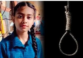 छात्रा ने की आत्महत्या, परिजनों का आरोप - स्कूल की प्रताड़ना से उठाया कदम